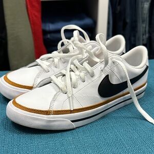 Nike court low top